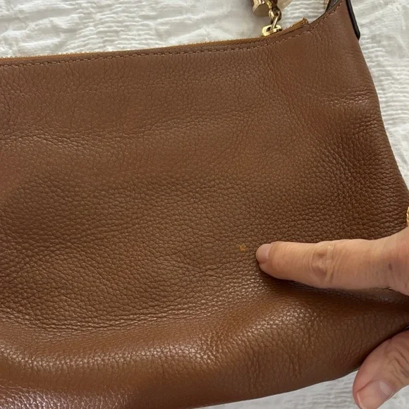 Michael Kors Carmel/ Tan Leather Shoulder Bag with Gold Chain - Picture 5 of 10